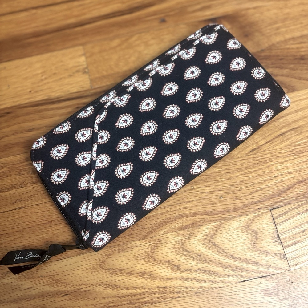 Vera Bradley Large Zip Travel Organizer Wallet - Classic Black - New without Tag